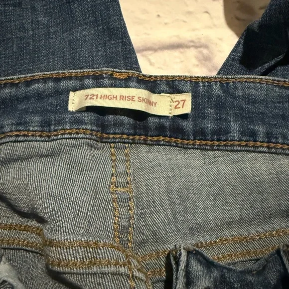 Levi's Denim High Rise Skinny Jeans - Picture 5 of 5